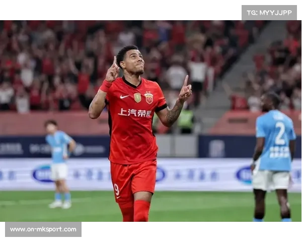 上海海港客场1-0击败大连英博，加布里埃尔闪击破门，实现中超三连冠。